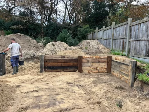 Création d'un mur de soutènement en bois à la Teste de Buch, Bassin d'Arcachon, AN TERRASSEMENT